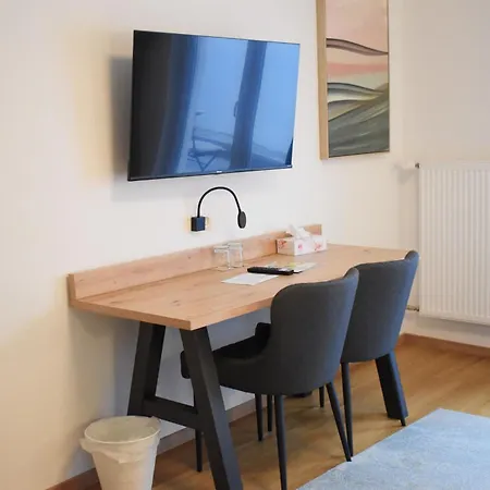 Hike By Emmerich 酒店 2*