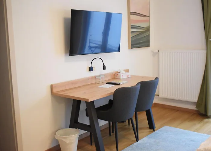 Hike By Emmerich فندق 2*